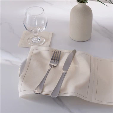 folding dinner napkins
